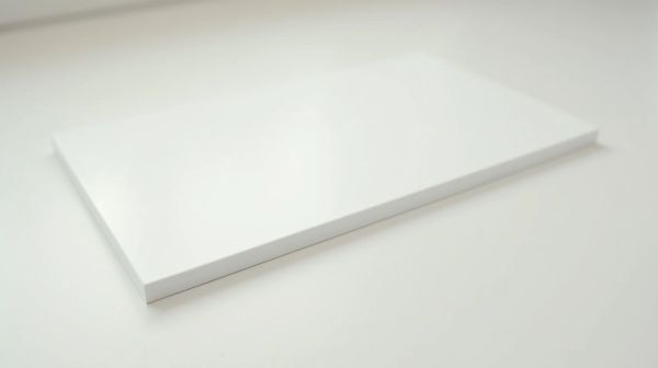 Idéale pour vos rénovations, la plaque PVC résistante et légère